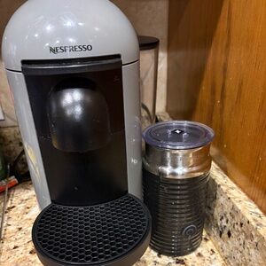 Nespresso Vertuo Plus Coffee Espresso Machine Aeroccino Milk Warmer plus pods